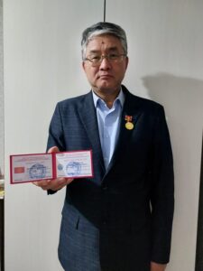 Подробнее о статье Преподаватель Абдрахманов Эрнист Абдугаметович удостоилься  звания » Отличник образования.»