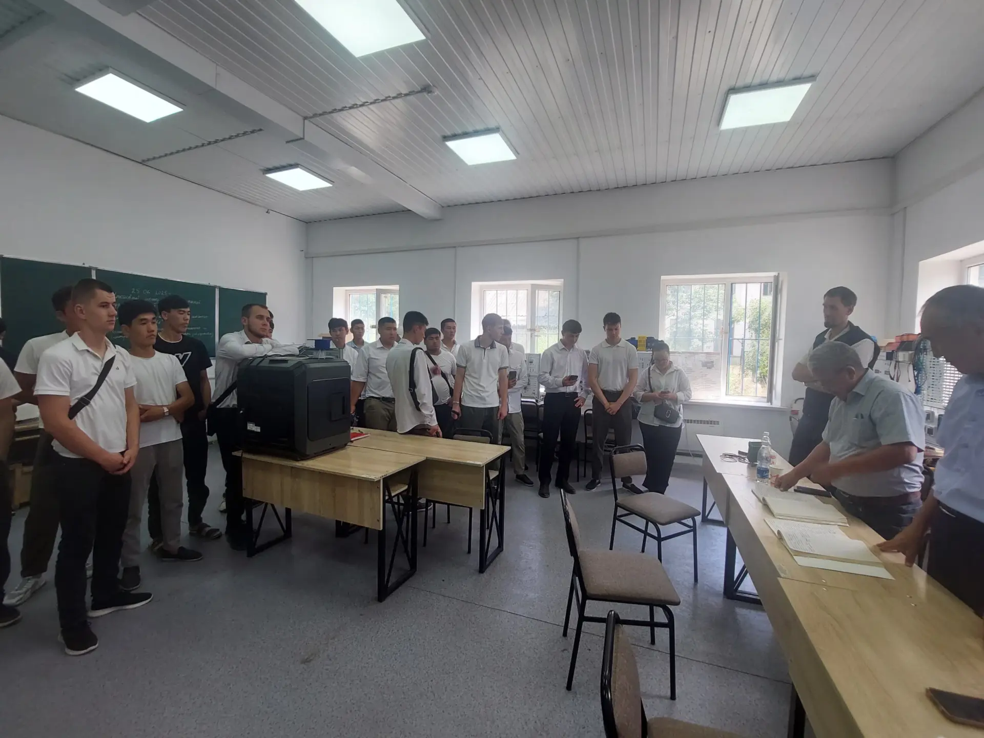 Подробнее о статье 🎓 24 и 25 июня в нашем колледже прошёл междисциплинарный итоговый экзамен для выпускников! 📚✨