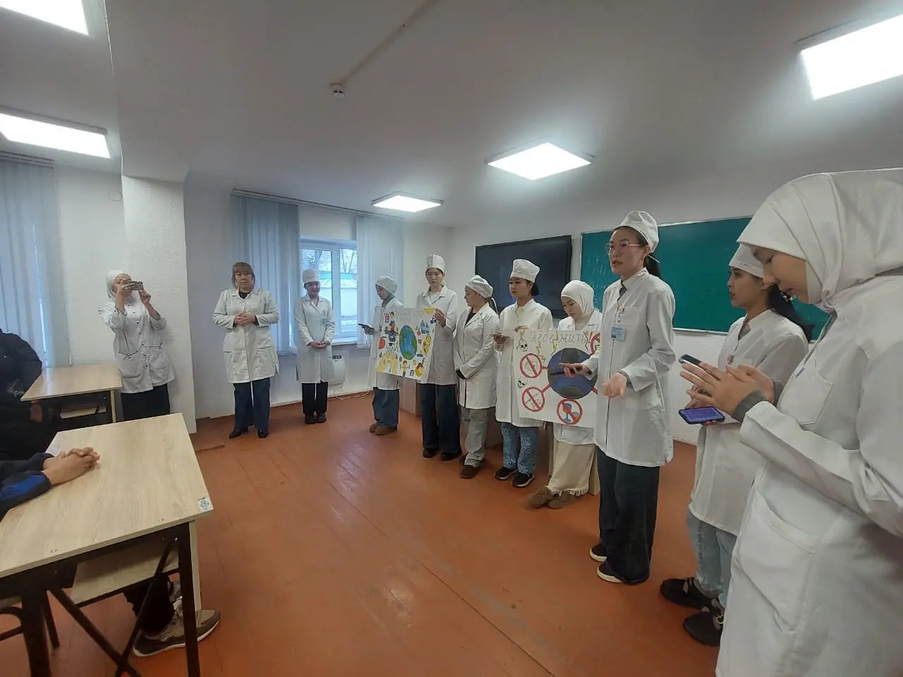 12 февраля для студентов 1 курса состоялась познавательная и очень актуальная лекция на тему «Здоровый образ жизни», подготовленная и проведённая студентами медицинского колледжа.