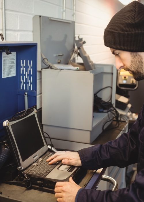 mechanic-using-laptop mechanic-using-laptop